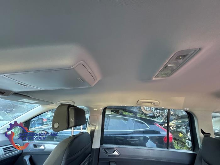 Dachverkleidung van een Volkswagen Touran (5T1) 1.6 TDI SCR BlueMotion Technology 2017