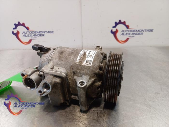 Usagé Compresseur de clim Ford Focus 3 2.0 ST EcoBoost 16V Prix sur demande proposé par Alexander Autodemontage