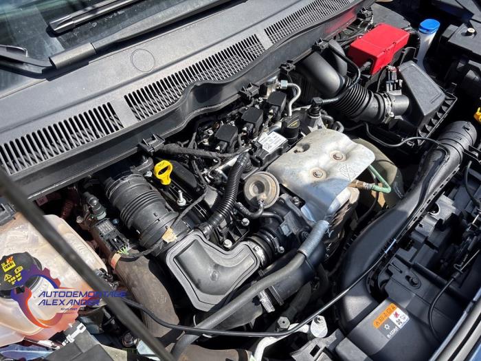 Motor van een Ford Focus 3 1.0 Ti-VCT EcoBoost 12V 125 2015