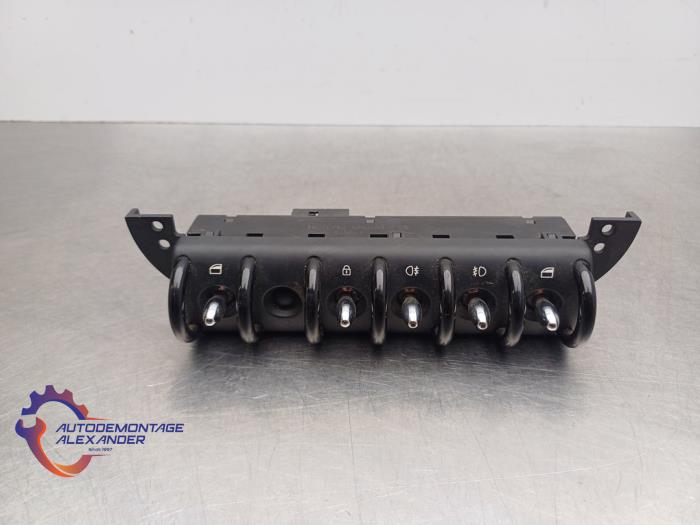 Usados Interruptor Austin Mini Open (R52) 1.6 16V Cooper Precio € 19,99 IVA incluido ofrecido por Alexander Autodemontage