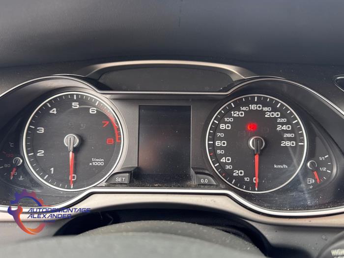 Używane Tablica rozdzielcza Audi A4 Avant (B8) 1.8 TFSI 16V Cena € 194,99 Z VAT oferowane przez Alexander Autodemontage