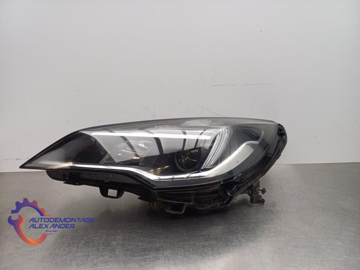 Używane Reflektor lewy Opel Astra K Sports Tourer 1.4 Turbo 16V Cena € 300,00 Z VAT oferowane przez Alexander Autodemontage