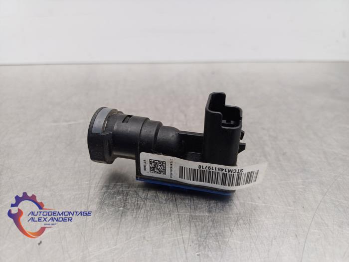 Gebrauchte Bremsassistent Sensor Opel Crossland (X) 1.2 Turbo 12V Preis € 20,00 Mit Mehrwertsteuer angeboten von Alexander Autodemontage