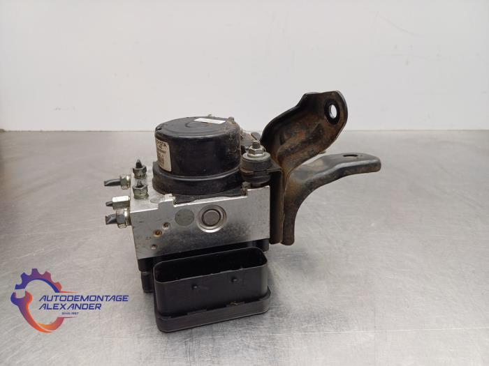 Begagnade ABS-pump Toyota Yaris III (P13) 1.0 12V VVT-i Pris € 75,00 Inklusive moms erbjuds av Alexander Autodemontage
