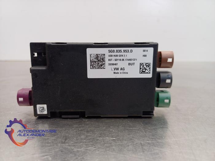 Begagnade USB-modul Volkswagen Polo VI (AW1) 1.0 TSI 12V Pris € 19,99 Inklusive moms erbjuds av Alexander Autodemontage
