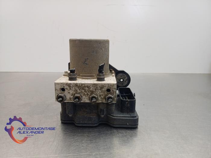 Begagnade ABS-pump Volkswagen Golf VI (5K1) 1.6 TDI 16V Pris € 19,99 Inklusive moms erbjuds av Alexander Autodemontage