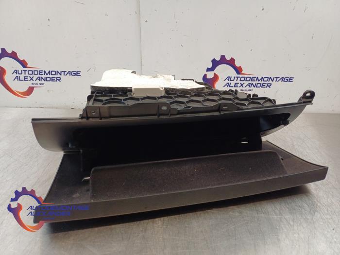 Begagnade Handskfack BMW 1 serie (F21) 116i 1.6 16V Pris € 49,99 Inklusive moms erbjuds av Alexander Autodemontage