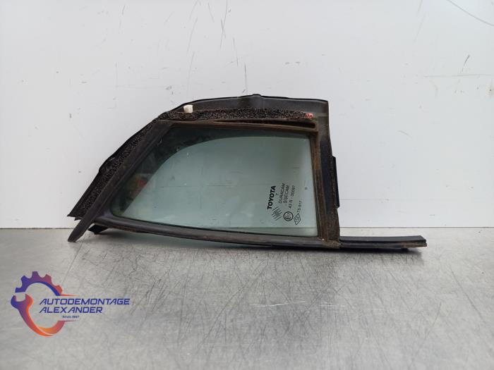 Usados Ventanilla triangular derecha delante Toyota Yaris II (P9) 1.0 12V VVT-i Precio € 35,01 IVA incluido ofrecido por Alexander Autodemontage