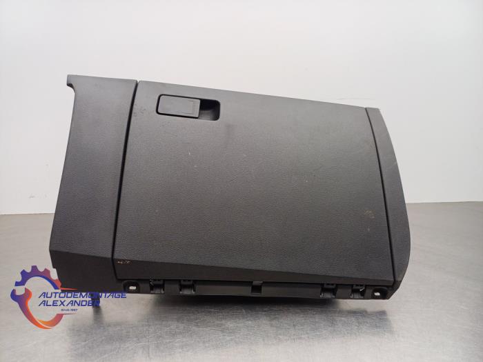 Begagnade Handskfack Volkswagen Polo VI (AW1) 1.0 TSI 12V Pris € 39,99 Inklusive moms erbjuds av Alexander Autodemontage