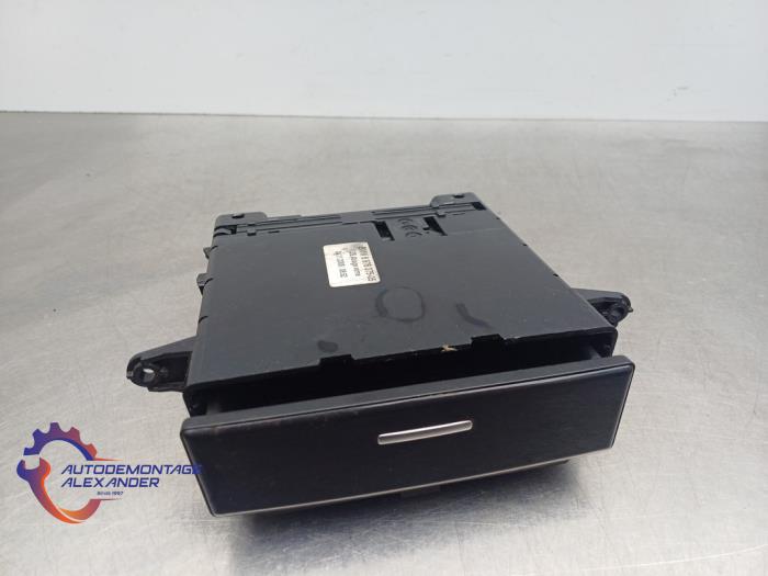 Begagnade Askkopp, fram BMW 5 serie (E60) 525i 24V Pris € 33,06 Marginaltabell erbjuds av Alexander Autodemontage