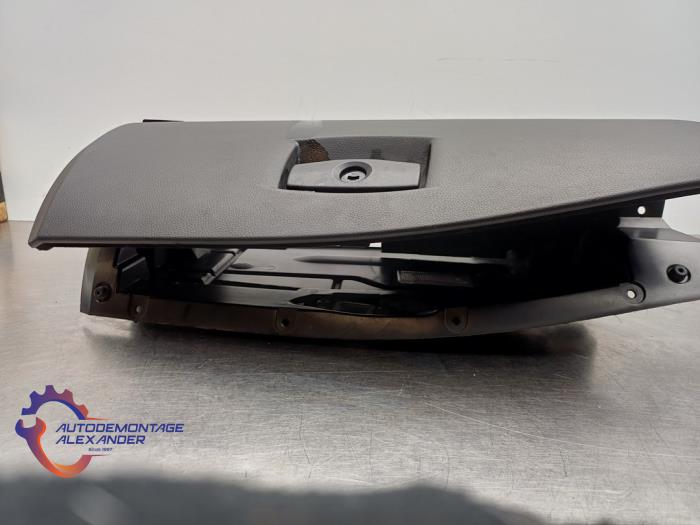 Begagnade Handskfack BMW 5 serie (E60) 525i 24V Pris € 69,99 Inklusive moms erbjuds av Alexander Autodemontage