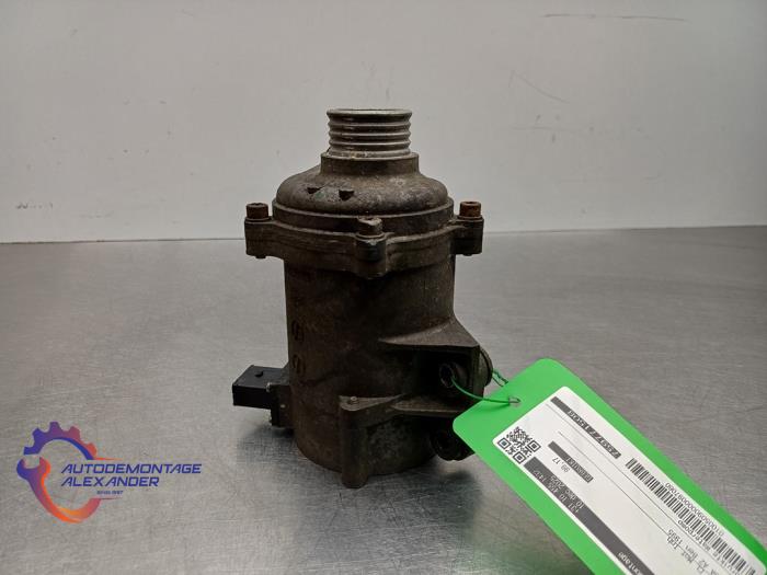 Begagnade Vattenpump BMW 2 serie (F22) 228i 2.0 Turbo 16V Pris € 120,00 Inklusive moms erbjuds av Alexander Autodemontage