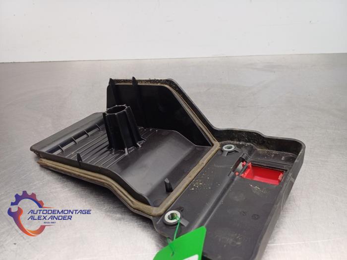 Begagnade Batterilock Volvo V60 II (ZW) 2.0 D4 16V Pris € 19,99 Inklusive moms erbjuds av Alexander Autodemontage