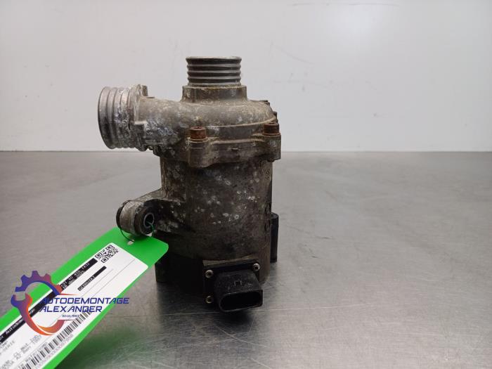 Usagé Pompe à eau BMW 3 serie (F30) 328i 2.0 16V Prix sur demande proposé par Alexander Autodemontage