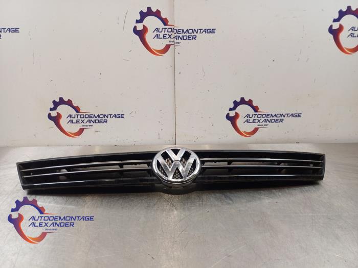 Używane Grill Volkswagen Jetta IV (162/16A) 1.2 TSI Cena € 149,99 Z VAT oferowane przez Alexander Autodemontage
