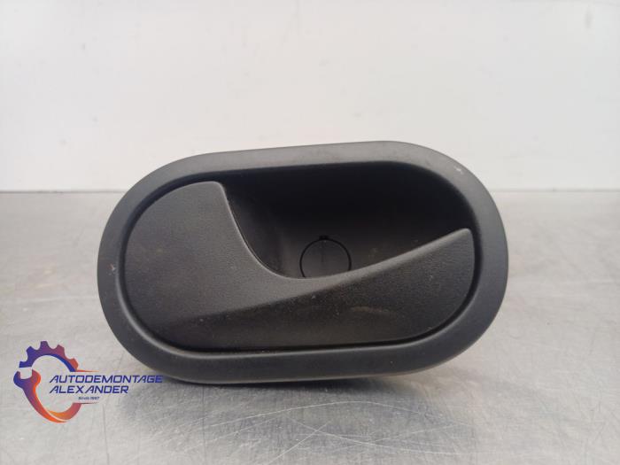 Begagnade Handtag Mercedes Citan (415.6) 1.5 109 CDI Pris € 9,99 Inklusive moms erbjuds av Alexander Autodemontage