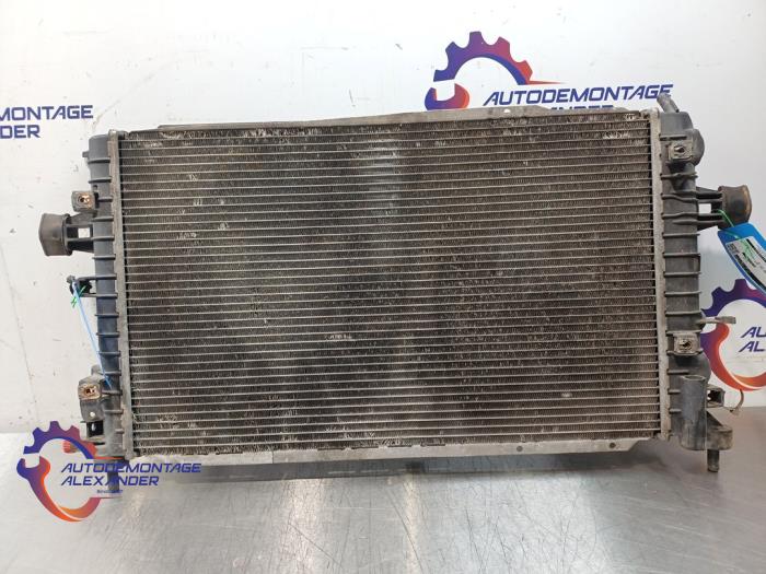 Usagé Radiateur Opel Zafira (M75) 1.9 CDTI Prix € 39,99 Prix TTC proposé par Alexander Autodemontage