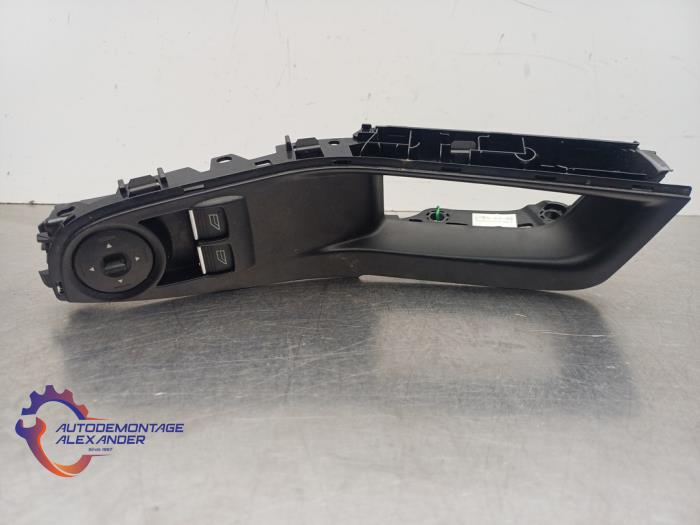 Usados Interruptor combinado de ventanillas Ford Fiesta 6 (JA8) 1.0 EcoBoost 12V 100 Precio € 32,00 IVA incluido ofrecido por Alexander Autodemontage