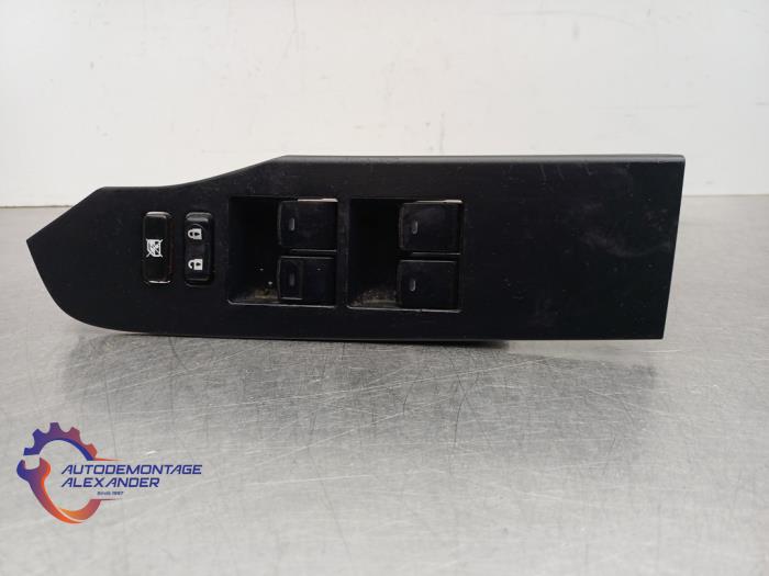 Usados Interruptor combinado de ventanillas Toyota Auris Touring Sports (E18) 1.8 16V Hybrid Precio € 52,01 IVA incluido ofrecido por Alexander Autodemontage