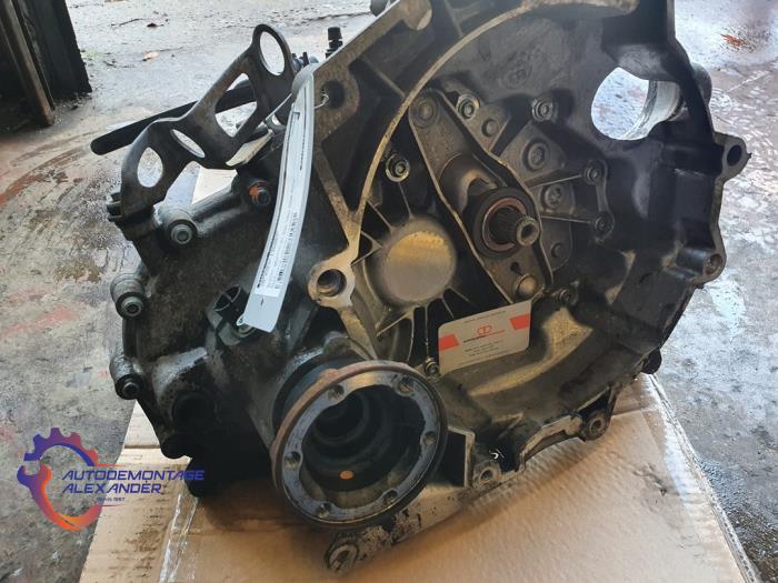 Getriebe van een Volkswagen Polo IV (9N1/2/3) 1.4 16V 75 2005