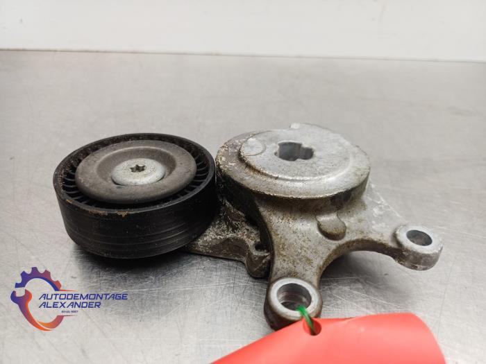 Usados Tensor correa múltiple Mercedes A (W176) 1.6 A-180 16V Precio € 27,50 IVA incluido ofrecido por Alexander Autodemontage