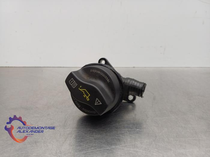 Gebrauchte Ölkappe Mercedes A (W176) 1.6 A-180 16V Preis € 20,00 Mit Mehrwertsteuer angeboten von Alexander Autodemontage