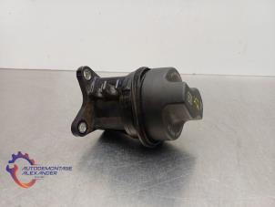 Ölkappe van een Mercedes-Benz A (W176) 1.6 A-180 16V 2015