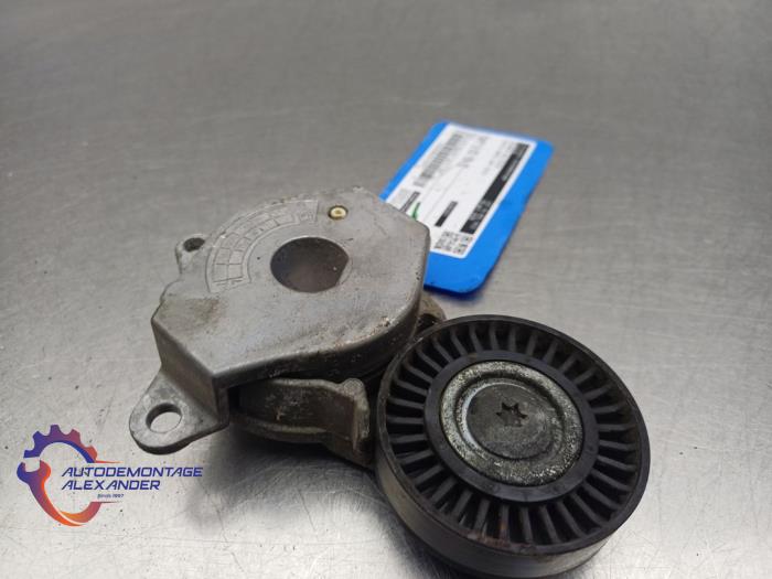 Spanrolle multiriem van een Toyota Auris (E18) 1.3 VVT-I 16V 2015