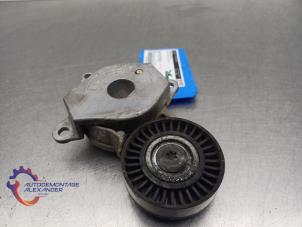 Spanrolle multiriem van een Toyota Auris (E18) 1.3 VVT-I 16V 2015