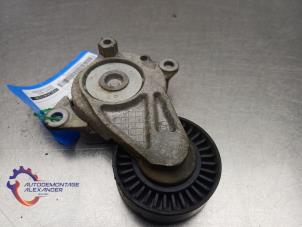 Spanrolle multiriem van een Toyota Auris (E18) 1.3 VVT-I 16V 2015