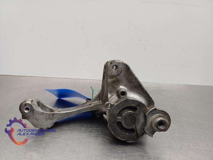 Spanrolle multiriem van een Nissan Micra (K13) 1.2 12V DIG-S 2015