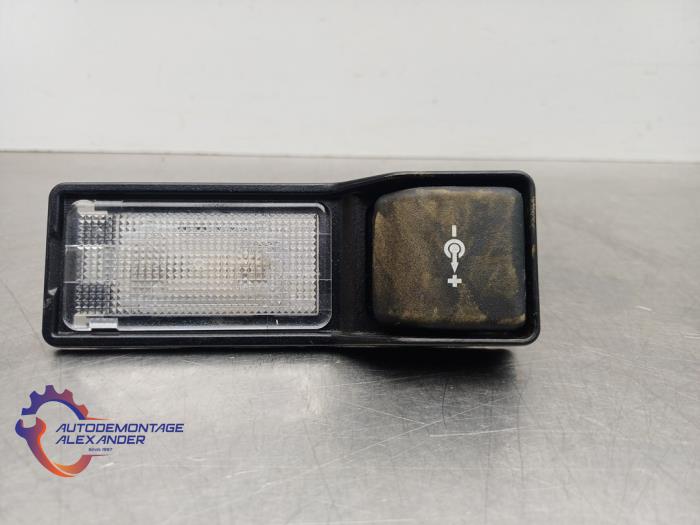 Begagnade Innerbelysning BMW 1 serie (E87/87N) 116i 2.0 16V Pris € 9,99 Inklusive moms erbjuds av Alexander Autodemontage
