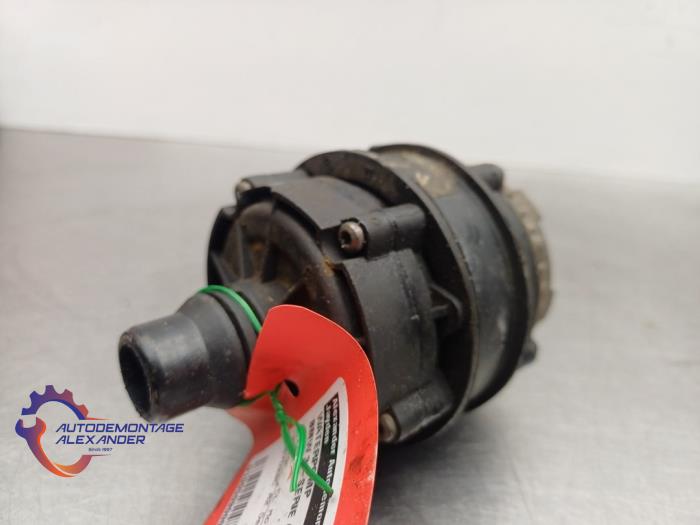 Usagé Pompe à eau BMW 3 serie (F30) 316d 2.0 16V Prix sur demande proposé par Alexander Autodemontage