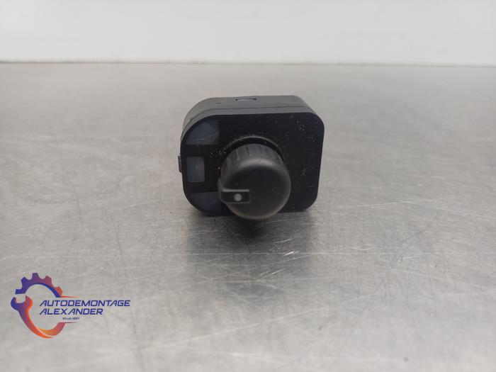 Wing mirror switch