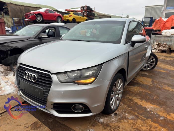 Używane Panel przedni Audi A1 (8X1/8XK) 1.6 TDI 16V Cena € 400,00 Procedura marży oferowane przez Alexander Autodemontage
