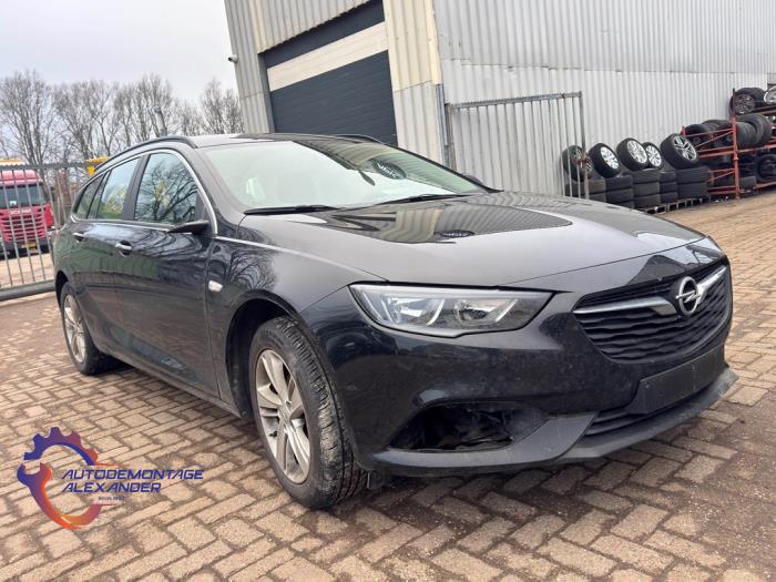 Usagé Radiateur Opel Insignia Sports Tourer 1.5 Turbo 16V 140 Prix sur demande proposé par Alexander Autodemontage