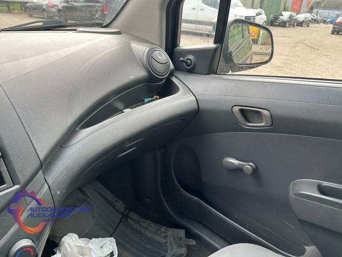 Begagnade Handskfack Chevrolet Spark (M300) 1.0 16V Pris på förfrågan erbjuds av Alexander Autodemontage