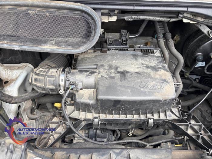 Motor van een Ford Transit 2.0 TDCi 16V Eco Blue 170 2017