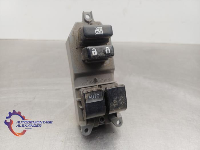 Usados Interruptor combinado de ventanillas Toyota Auris (E18) 1.3 VVT-I 16V Precio € 30,24 IVA incluido ofrecido por Alexander Autodemontage