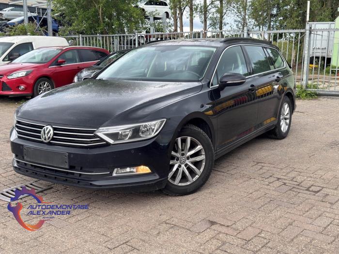 Usados Ventanilla triangular izquierda delante Volkswagen Passat Variant (3G5) 1.6 TDI 16V Precio € 50,00 IVA incluido ofrecido por Alexander Autodemontage