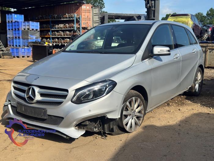 Gebrauchte Klima Kondensor Mercedes B (W246/W242) 1.6 B-180 BlueEFFICIENCY Turbo 16V Preis € 75,00 Margenregelung angeboten von Alexander Autodemontage