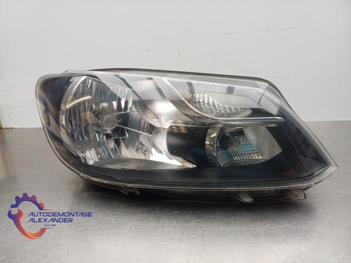 Używane Reflektor prawy Volkswagen Caddy III (2KA,2KH,2CA,2CH) 1.6 TDI 16V Cena € 100,00 Procedura marży oferowane przez Alexander Autodemontage