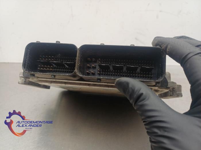 Engine management computer from a Kia Cee'd (EDB5) 2.0 CRDi 16V 2008