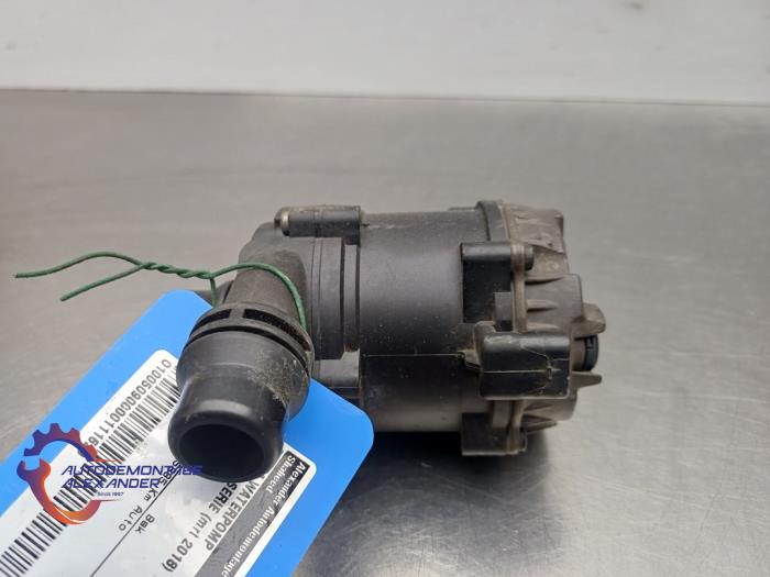 Begagnade Extra vattenpump BMW 5 serie Touring (G31) 530i 2.0 TwinPower Turbo 16V Pris € 60,00 Marginaltabell erbjuds av Alexander Autodemontage