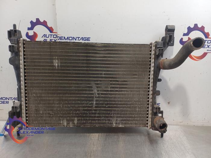 Usagé Radiateur Opel Corsa D 1.4 16V Twinport Prix € 19,99 Règlement à la marge proposé par Alexander Autodemontage