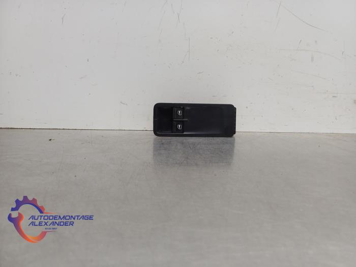 Usados Interruptor combinado de ventanillas Volkswagen Polo V (6R) 1.2 12V BlueMotion Technology Precio € 35,00 Norma de margen ofrecido por Alexander Autodemontage