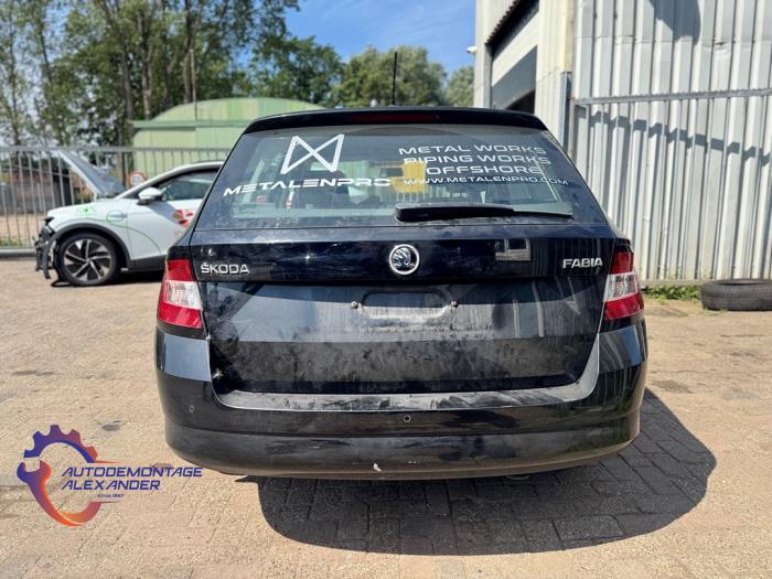 Usagé Train arrière complet Skoda Fabia III Combi (NJ5) 1.4 TDI 16V 90 Greentech Prix € 200,00 Règlement à la marge proposé par Alexander Autodemontage