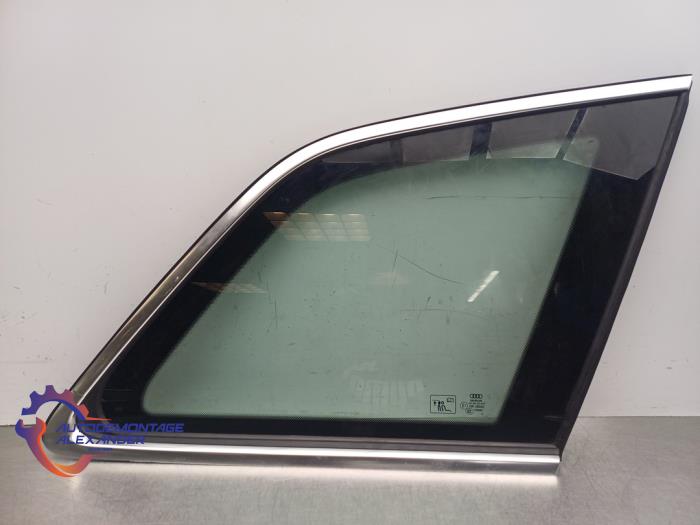 Rear vent glass