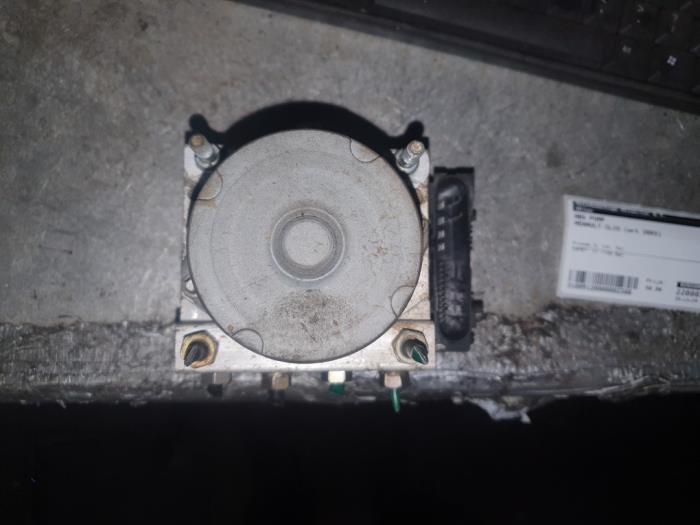Begagnade ABS-pump Renault Clio II (BB/CB) 1.2 16V Pris € 50,00 Marginaltabell erbjuds av Autodemontage Atlas-Car B.V.