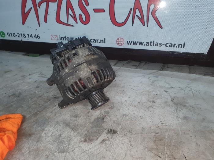 Dynamo van een Renault Laguna II (BG) 1.9 dCi 120 2005